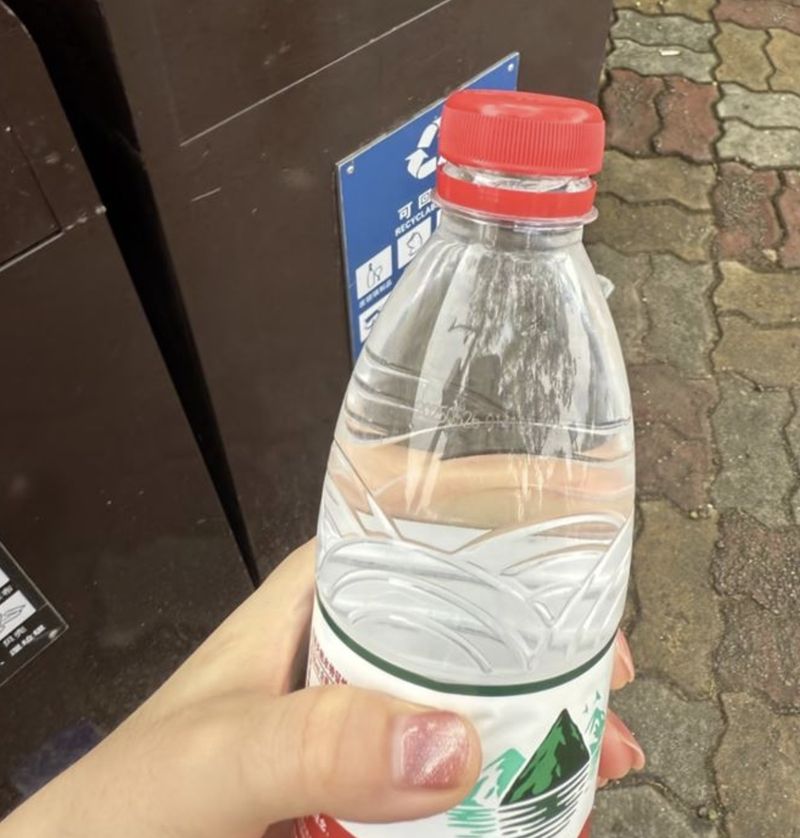 Terbongkar! Selama 30 Tahun, Nenek Ini Jual Air Mineral Pakai Air Sungai