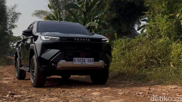 Test Drive Toyota Hilux Terbaru di Trek Off Road.