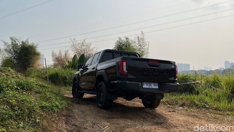 Test Drive Toyota Hilux Terbaru di Trek Off Road.