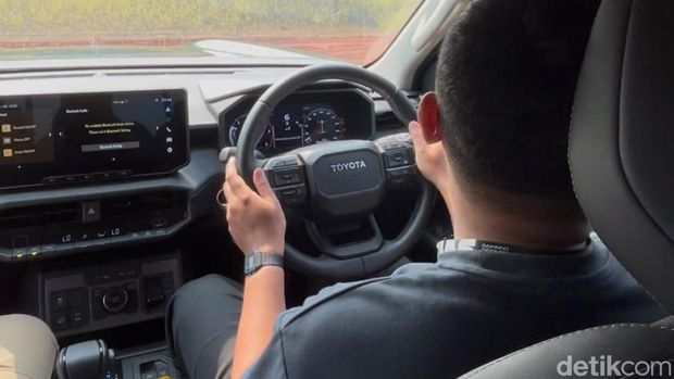 Test Drive Toyota Hilux Terbaru di Trek Off Road.