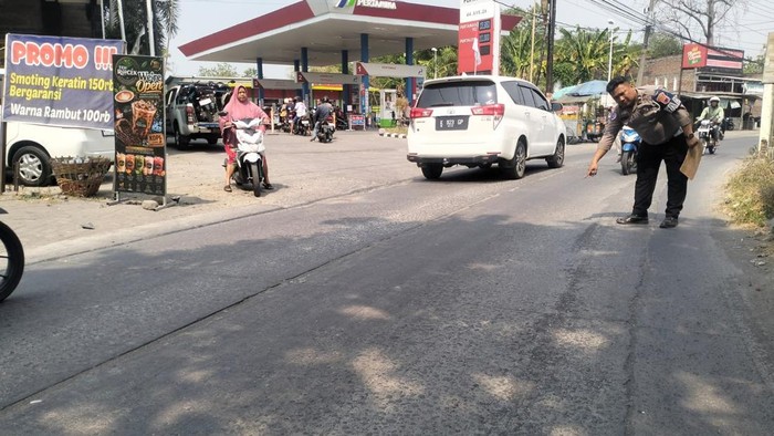 TKP lansia tewas kecelakaan di depan SPBU Kangkung, Mranggen, Demak.