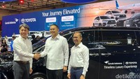 Naik Pesawat Garuda Kini Bisa Dijemput Toyota Alphard Hybrid