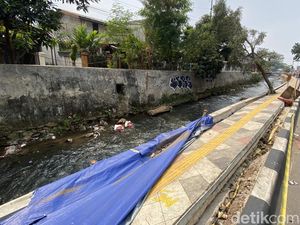Pemkot Depok Ungkap Alasan Trotoar Ambles di Sawangan Belum Diperbaiki