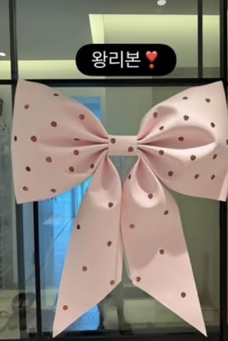 Unggahan Instagram Story Park Shin Hye mencuri perhatian. Ia diduga membocorkan jenis kelamin bayi keduanya.