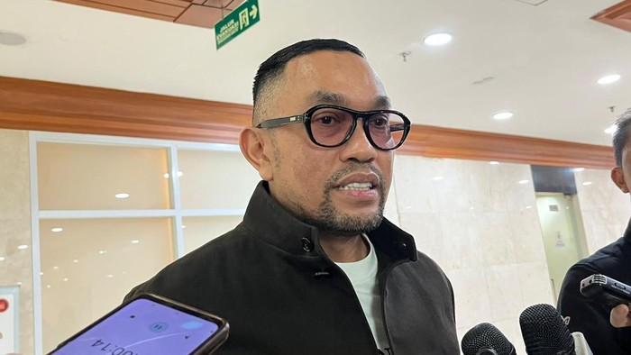 Wakil Ketua Komisi III DPR Ahmad Sahroni di kompleks parlemen, Senayan, Jakarta, Selasa (4/8/2026).