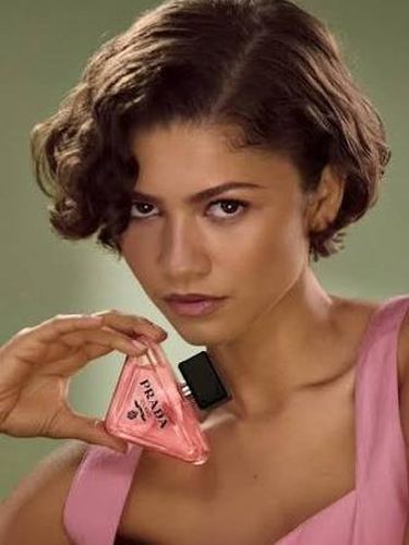 Zendaya jadi brand ambassador Prada Beauty