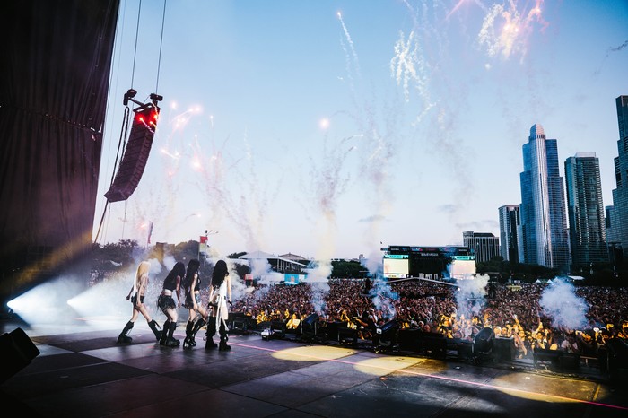 Penampilan aespa di Lollapalooza Chicago.