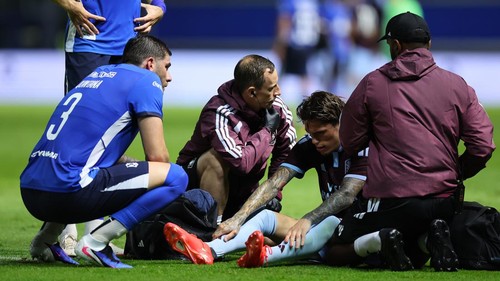 PATHUM THANI, THAILAND - AUGUST 04: Alejandro Garnacho of Aston Villa receives medical treatment after going down with an injury during the pre-season friendly match between Aston Villa and BG Pathum United at BG Stadium on August 04, 2026 in Pathum Thani, Thailand. (Photo by Pakawich Damrongkiattisak/Getty Images)