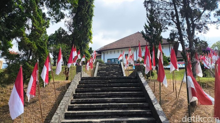 Bendera merah putih di Linggarjati Kuningan