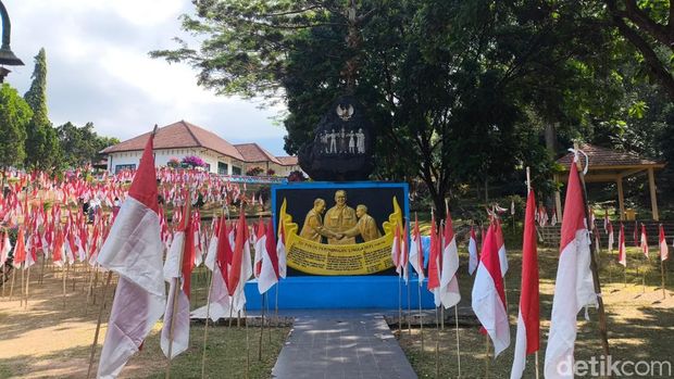 Bendera merah putih di Linggarjati Kuningan Bendera merah putih di Linggarjati Kuningan