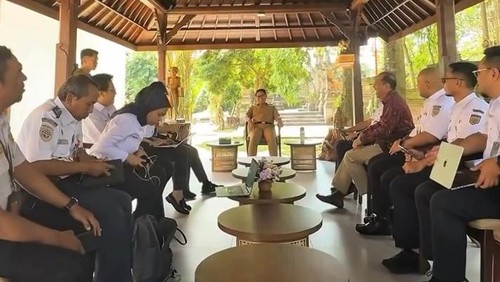 Bupati Badung, I Wayan Adi Arnawa, saat bertemu dengan direksi PT KAI. (Dok. Pemkab Badung)