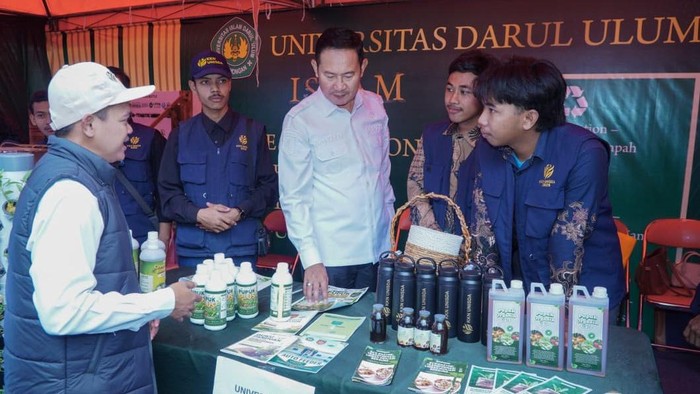 Bupati Lamongan Yuhronur Efendi dalam Expo KKN Megilan di Pendopo Lokatantra