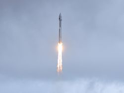 China Tambah Jaringan Satelit Internet Lewat Peluncuran Long March-8A