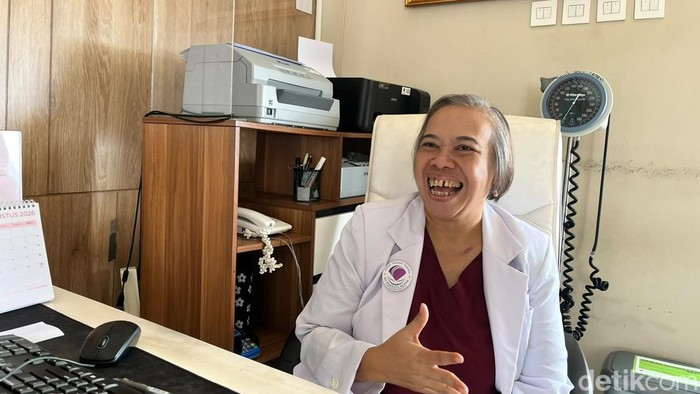 Dokter spesialis emergensi RS Permata Depok, pakar toksinologi Tri Maharani