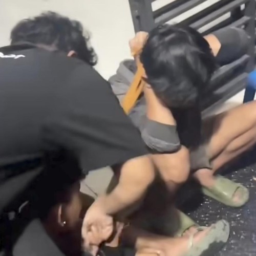 Dua remaja diamankan warga di Buleleng karena diduga mencuri ayam aduan, Selasa (5/8/2026)