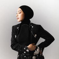 5 Inspirasi Gaya Nikita Willy Tampil Elegan dengan Hijab Clean Look