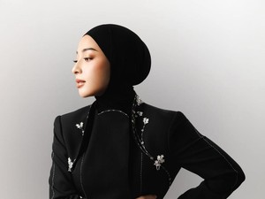5 Inspirasi Gaya Nikita Willy Tampil Elegan dengan Hijab Clean Look