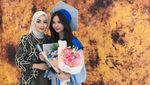 Obrolan Imel Putri dan Zaskia Gotik Saat Duduk Bareng Hadiri Kelulusan Anak