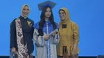 Obrolan Imel Putri dan Zaskia Gotik Saat Duduk Bareng Hadiri Kelulusan Anak