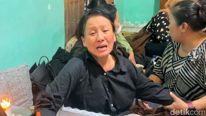 Ibu mantan istri polisi di Medan yang diduga bunuh diri saat menangis histeris di depan jasad korban