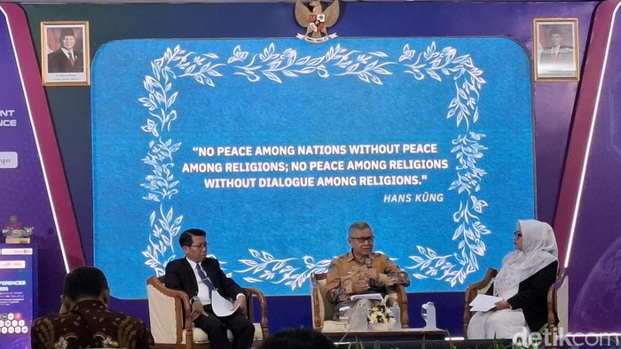 Duta Besar Luar Biasa dan Berkuasa Penuh RI untuk Takhta Suci Vatikan, Michael Trias Kuncahyono, saat menjadi pembicara di International Conference UMY, Rabu (5/8/2026).