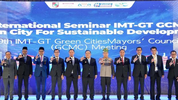 Kapolda Riau Irjen Pol Herry Heryawan menjadi pembicara di Forum IMT-GT, di Pekanbaru, Rabu (5/8/2026).