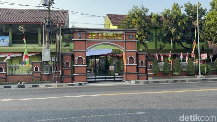 Gedung SMPN 5 Rembang, Rabu (5/8/2026).
