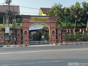 Ratusan Murid-Kepsek SMPN 5 Rembang Diare Massal