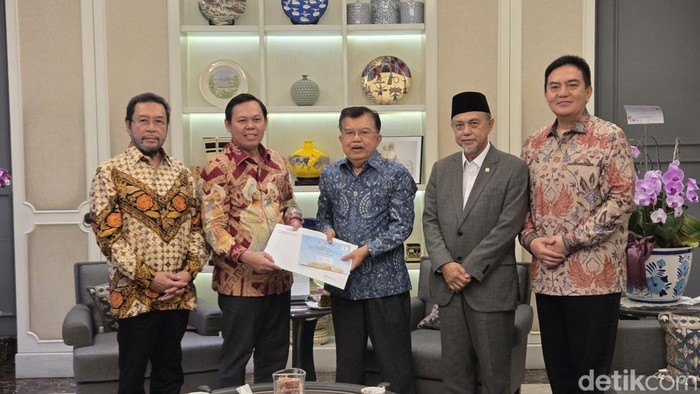 Ketua DPD memberikan undangan sidang tahunan MPR ke JK