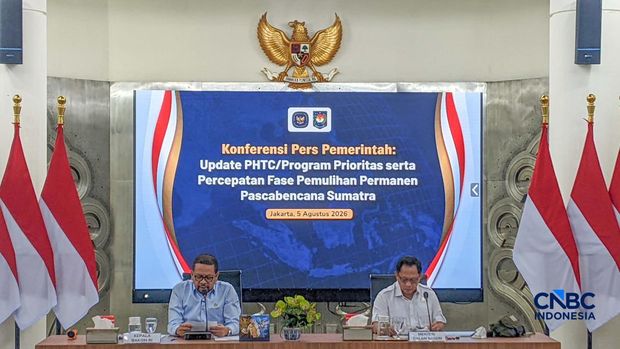 (Kiri-Kanan) Kepala Badan Komunikasi Pemerintah (BAKOM) Muhammad Qodari dan Menteri Dalam Negeri (Mendagri) Muhammad Tito Karnavian dalam Konferensi Pers di instansi Badan Komunikasi Pemerintah, Jakarta, Rabu (5/8/2026). (CNBC Indonesia/Emir Yanwardhana)