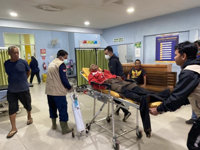 Korban yang selamat usai menembus kepungan asap dari karhutla di Ketapang. (dok Istimewa)