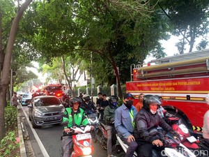 Kebakaran Gedung di Cikini Padam, Lalin Kembali Dibuka