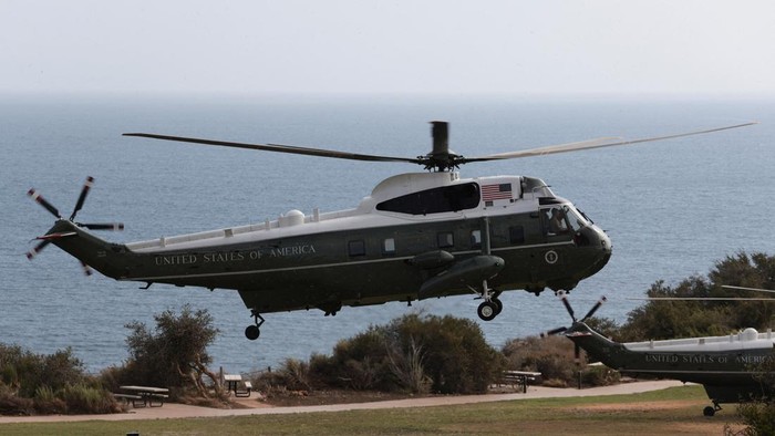 Marine One, helikopter kepresidenan AS yang membawa Presiden Donald Trump (dok. REUTERS/Evelyn Hockstein)