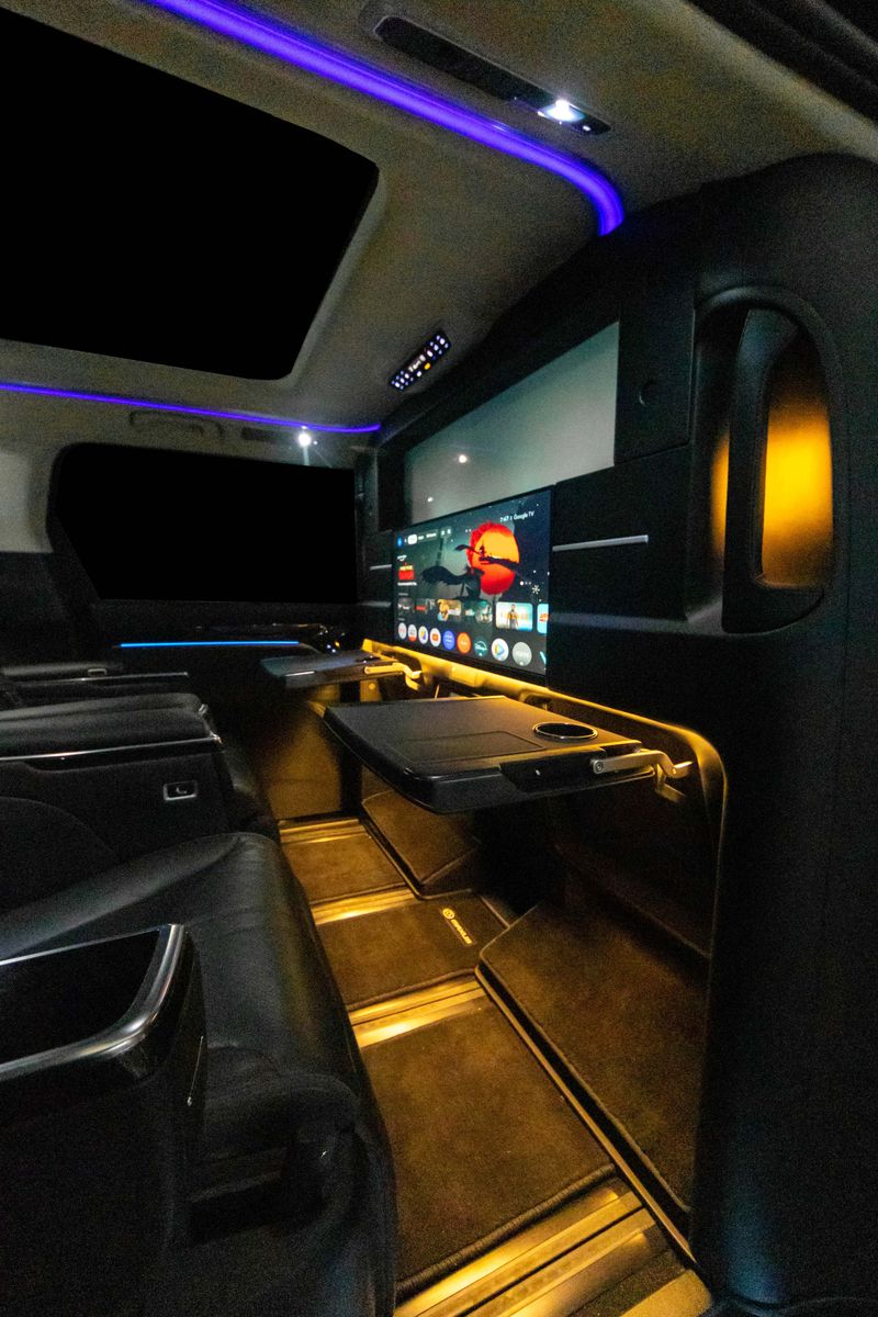 Maxus Mifa 9 pakai interior buatan Lombardi
