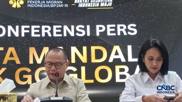 Menteri Pelindungan Pekerja Migran Indonesia (P2MI) Mukhtarudin membuka jalan bagi lulusan SMK dan masyarakat umum yang ingin bekerja di luar negeri melalui program Asta Mandala SMK Go Global