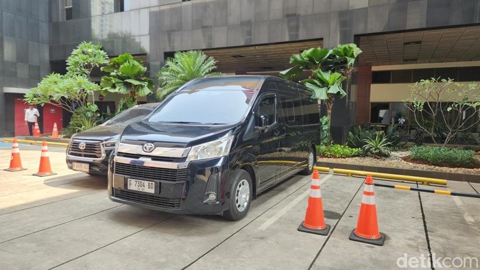 Mobil yang dipakai Bupati Pemalang saat kena OTT KPK (Adrial Akbar/detikcom)