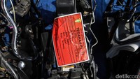 Selain itu, pada penindakan terpisah di tahun 2026, Bea Cukai juga berhasil menggagalkan pemasukan 20 unit rangka (frame) bekas sepeda motor Harley-Davidson dengan modus serupa, yakni mencantumkan jenis barang yang berbeda dari isi sebenarnya di dalam peti kemas impor.