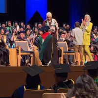 Viral Dokter Lamar Dokter di Atas Panggung Wisuda, Romantis Bikin Baper