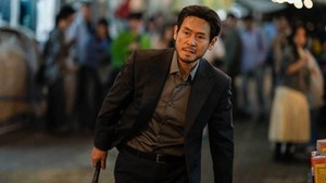 Pertama adalah No Ja yang diperankan oleh aktor Sul Kyung Gu. Perkenalan Moon Jae dengan No Ja berawal dari utang (No Ja adalah seorang rentenir). (Foto: dok. Netflix)