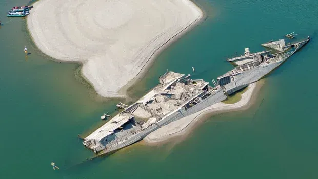 Munculnya bangkai kapal perang Jerman PD II di Sungai Danube Munculnya bangkai kapal perang Jerman PD II di Sungai Danube