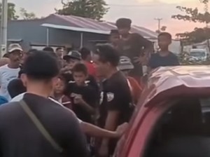 Awal Mula Pemobil Diteriaki Maling dan Kendaraan Dirusak Warga di Maros