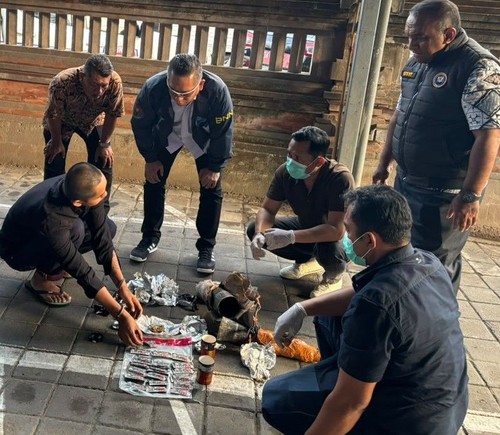 Penggeledahan barang bukti tersangka GAS oleh BNNP Bali (Dok. BNNP Bali)
