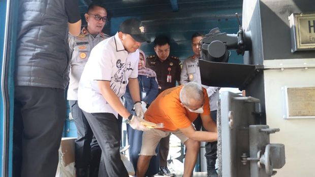 Polisi menggagalkan upaya peredaran obat keras ilegal sebanyak 46 juta butir yang diungkap dari mobil boks dan gudang di Jaktim. (dok Istimewa)