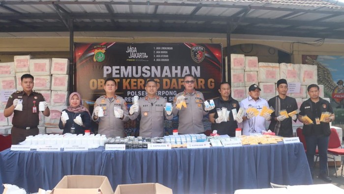 Polisi menggagalkan upaya peredaran obat keras ilegal sebanyak 46 juta butir yang diungkap dari mobil boks dan gudang di Jaktim. (dok Istimewa)