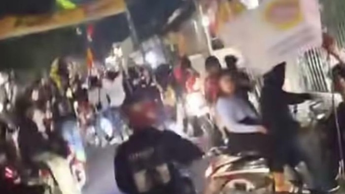 Potongan video viral kerusuhan suporter bola di Sukabumi