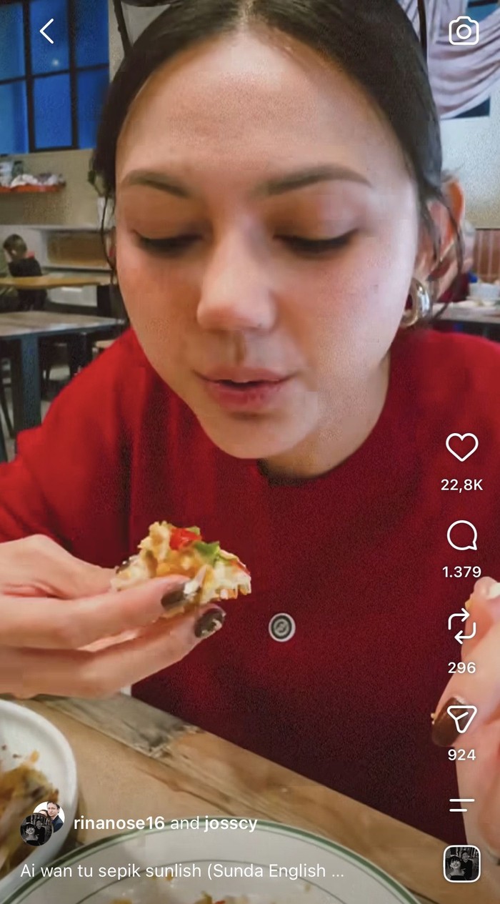 Potret Seru Rina Nose saat Makan Cantik hingga Masak Jengkol di Dapur!