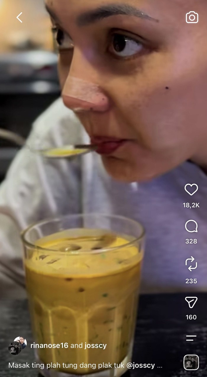 Potret Seru Rina Nose saat Makan Cantik hingga Masak Jengkol di Dapur!