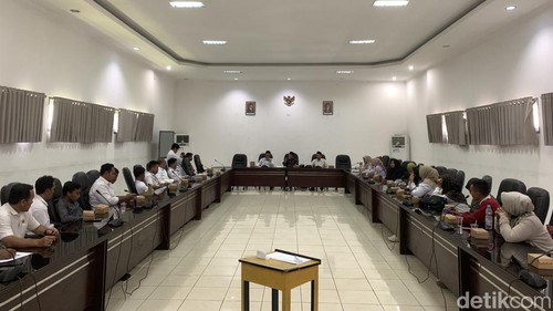 RDP Komisi IV, BKDPSDM dengan 31 honorer di Gedung DPRD Lombok Barat, Rabu (5/8/2026).