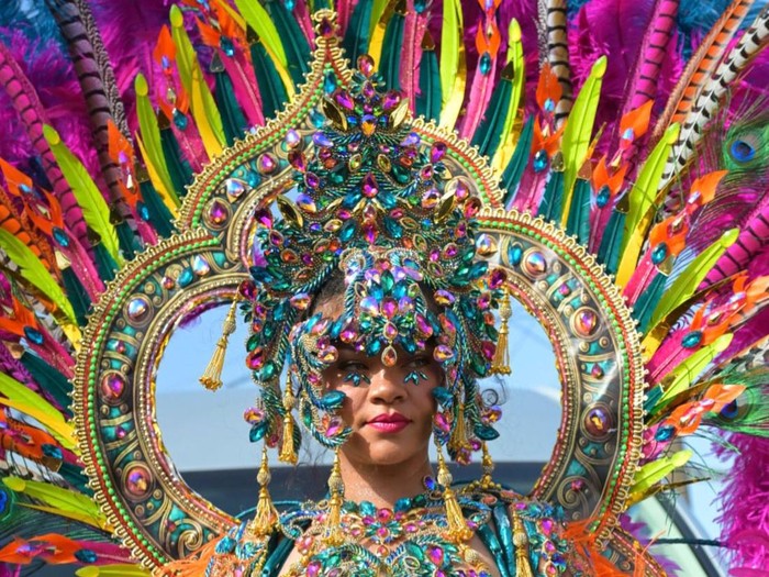 Rihanna Jadi Peserta Karnaval di Barbados.