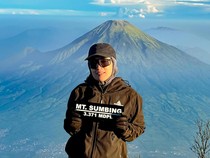 Keren! Ririe Fairus Menantang Adrenalin di Gunung, Laut hingga Air Terjun
